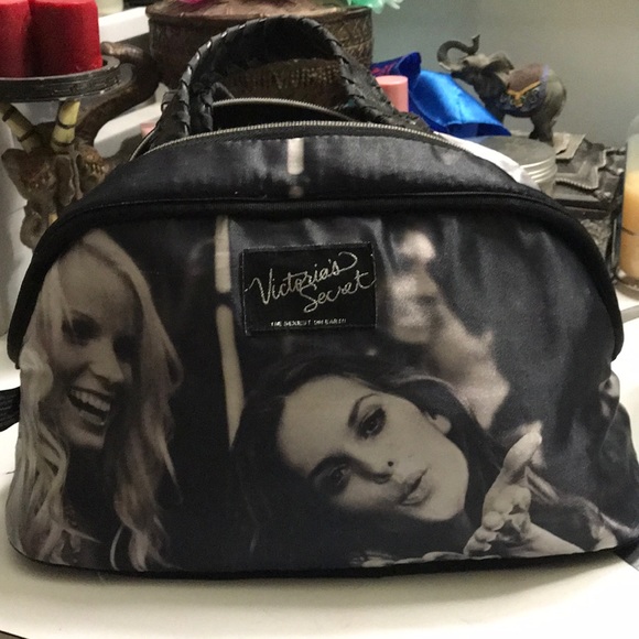VICTORIAS REVERSIBLE MAKEUP/CLOTHING BAG - Picture 1 of 8